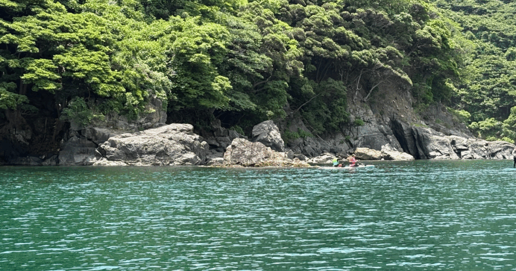 矢代海岸をSUPで移動